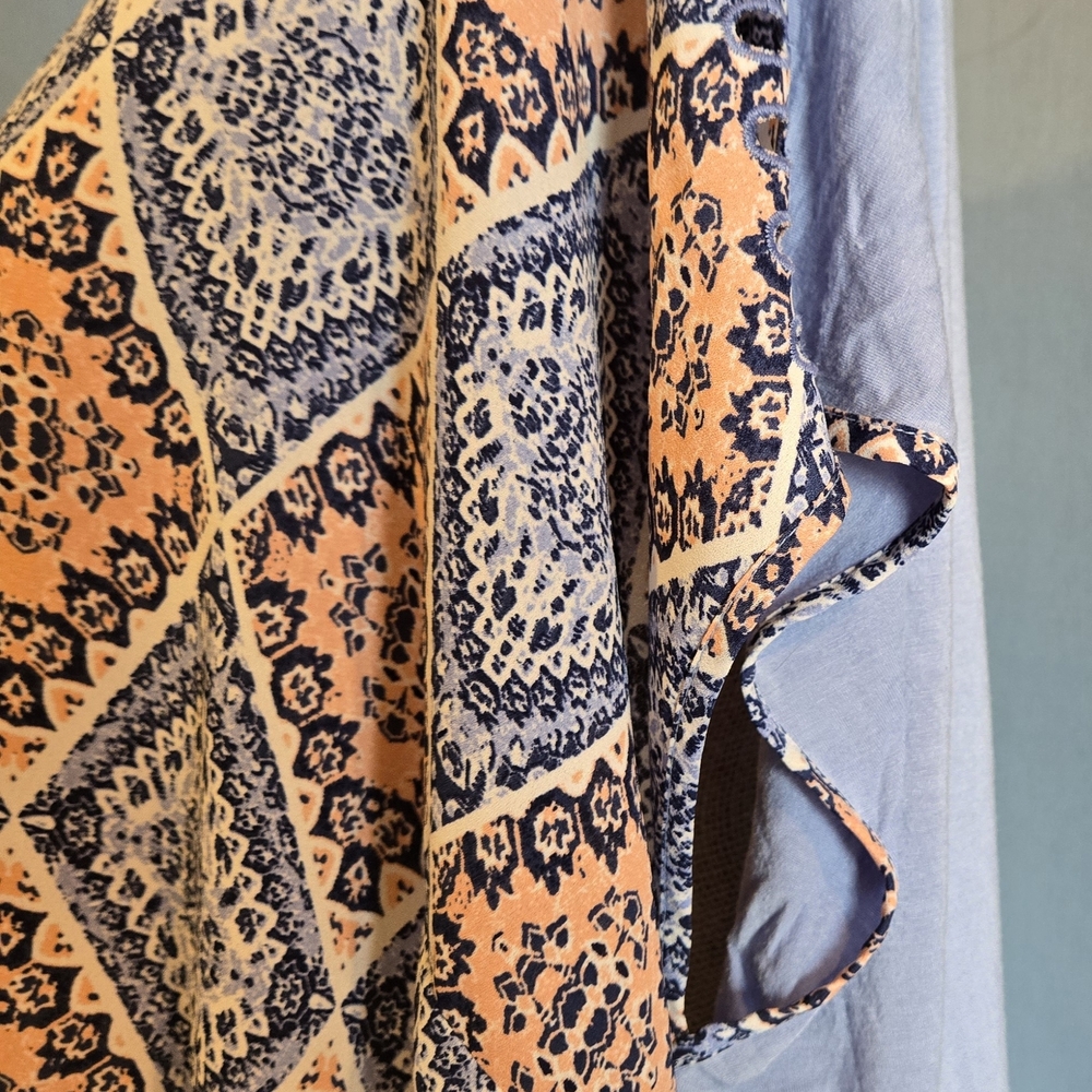 Geometric Patterned Blouse - Picture 2 of 5
